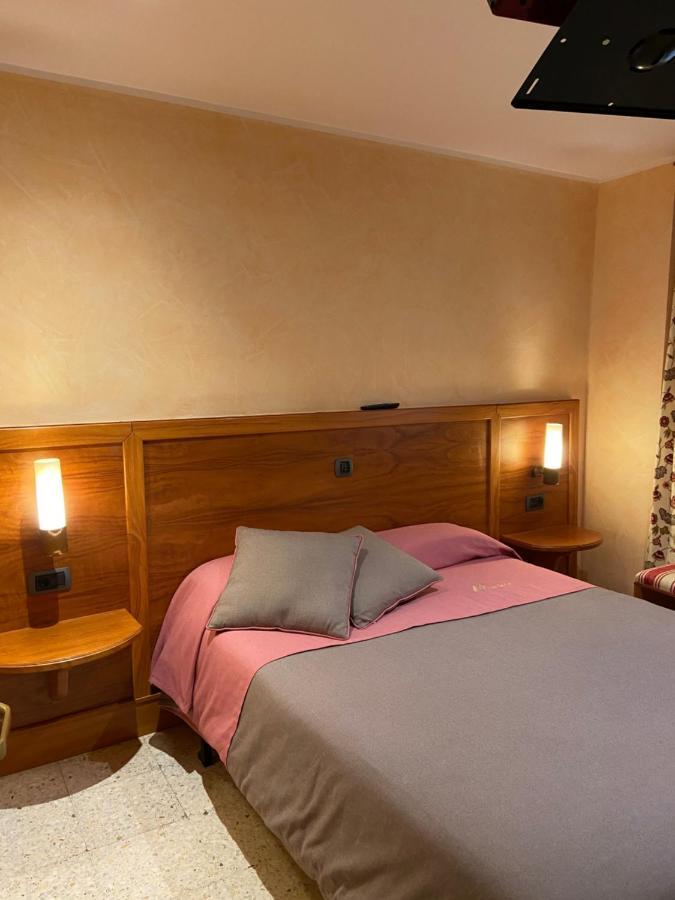 Hostal Montana Alins Exterior foto