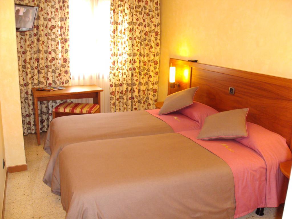 Hostal Montana Alins Zimmer foto
